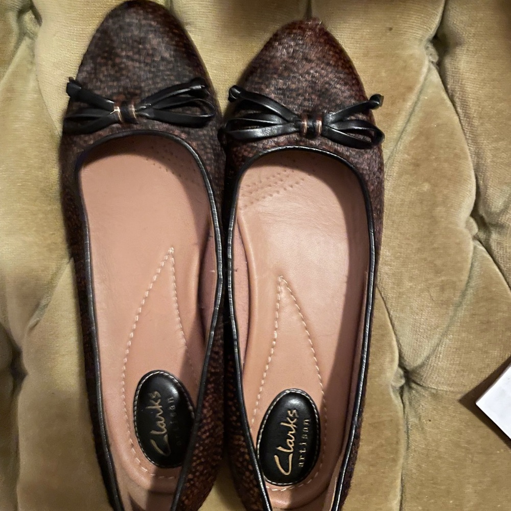 Clarks Flats, dark, fur, sz 6.5 MAKE AN OFFER